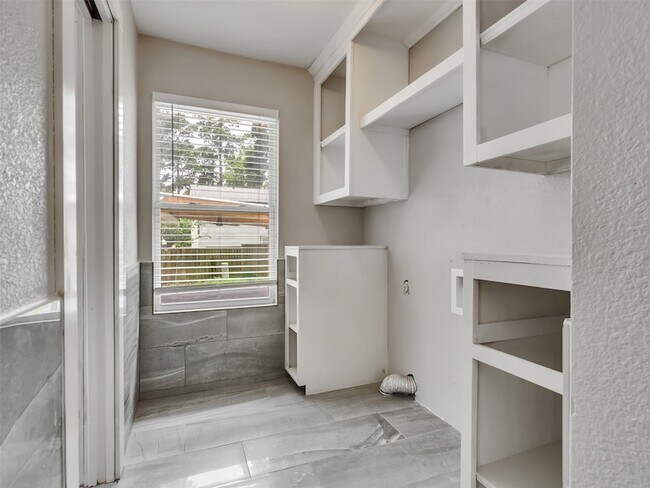Building Photo - 612 Orangewood Dr