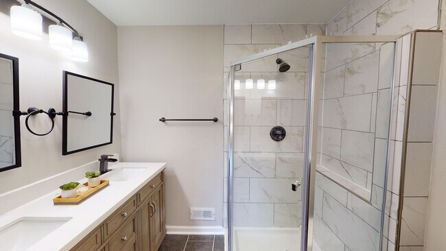 Building Photo - 1208 Chanticleer