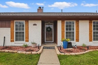 Building Photo - 1661 Clydesdale Dr