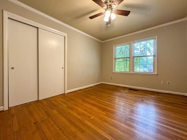 Building Photo - 6402 Fenwick Pl