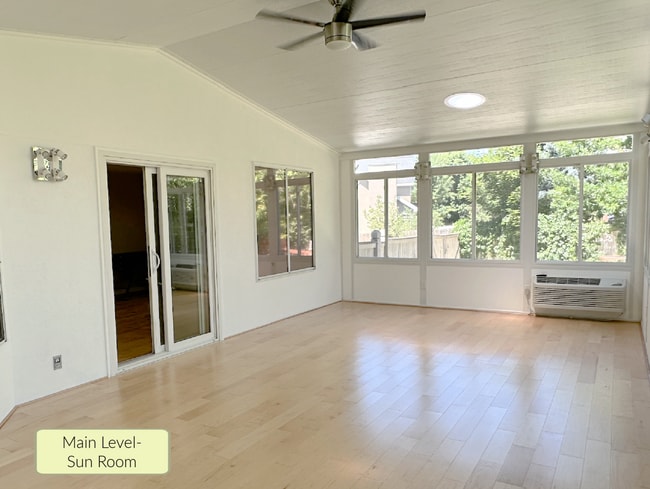 Building Photo - 8017 Showcase Ln