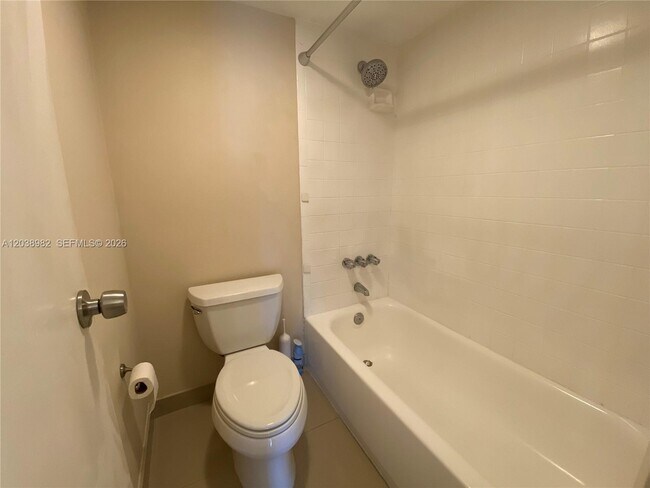 Building Photo - 3401 N Country Club Dr
