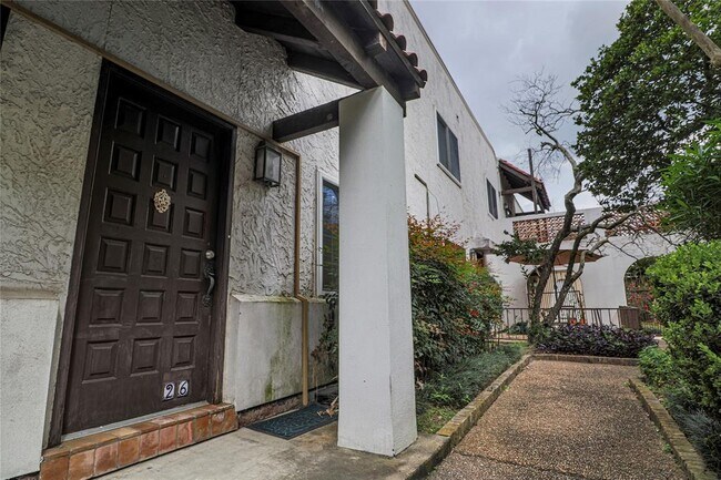 Building Photo - 2744 Briarhurst Dr