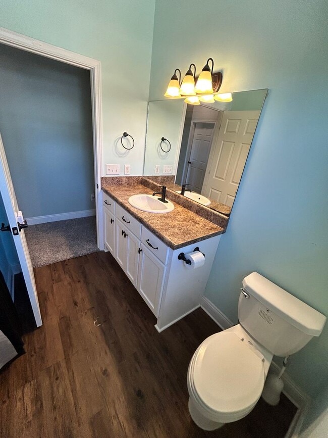 Building Photo - 664 Helen Ave