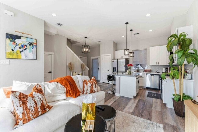 Building Photo - 405 Stonework Garden Ln