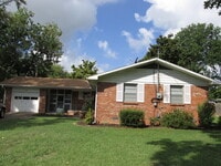 Building Photo - ***342 SW D Street***
