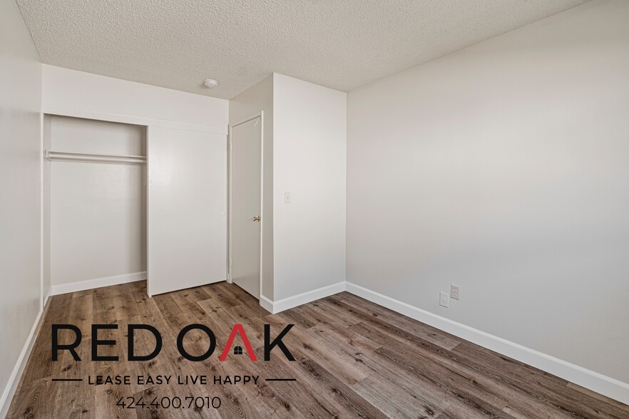 Building Photo - 12883 San Fernando Rd