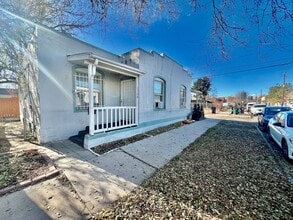 Building Photo - Charming 2 bedroom 1 bath ranch style duplex