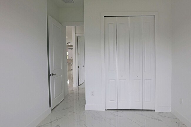 Building Photo - Duplex-929 Eisenhower Blvd Lehigh Acres, F...
