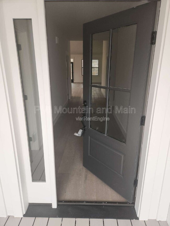 Building Photo - 808 Maybank Dr