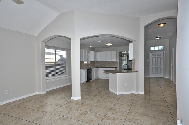 Building Photo - 15223 Stoneyview Dr