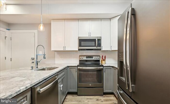 Building Photo - 1340 Nicholson St NW
