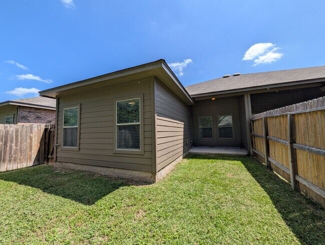 Building Photo - 1211 Old FM 306