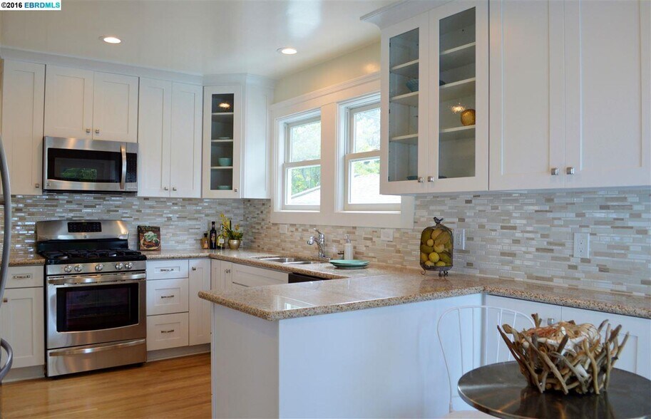 Building Photo - 663 Fairmount Ave