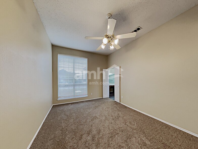 Building Photo - 3001 Morning Dove Ln