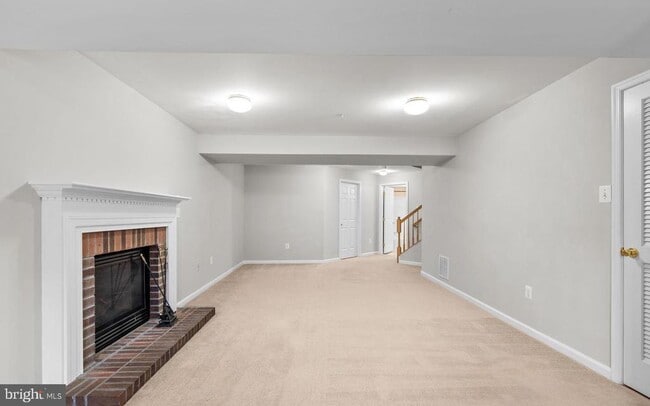 Building Photo - 2133 Bexley Dr