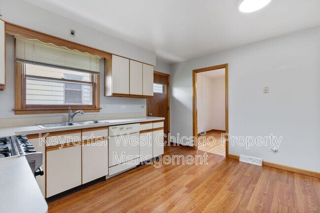 Building Photo - 4201 Prairie Ave