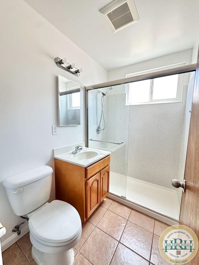 Building Photo - Spacious & Bright 3BR|2BA House in the Heart of San Lorenzo