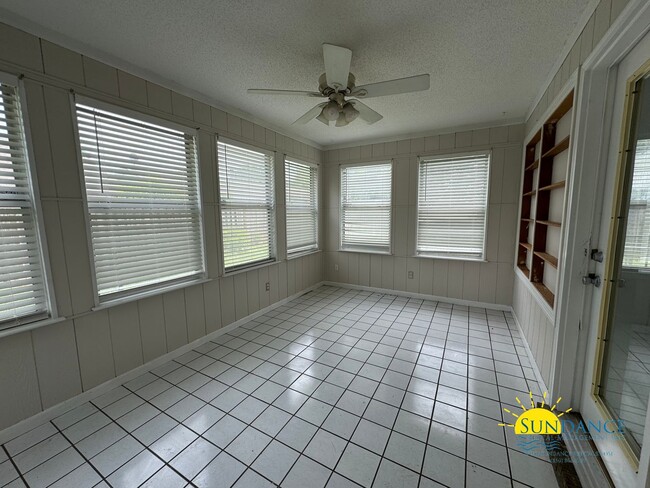 Building Photo - Charming 4-Bedroom Home in Parkwood Place, Bluewater Bay - Cul-de-Sac!