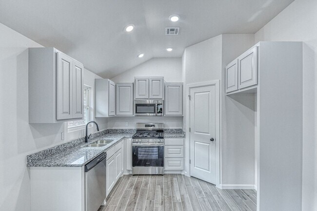 Building Photo - Brand New Construction in Varenna Landing!