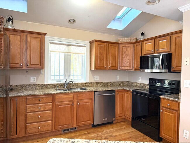 Building Photo - 55 Stetson Pl