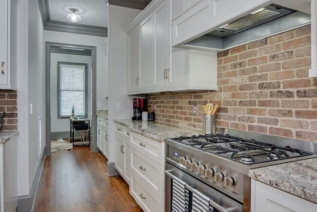 Building Photo - 3057 Leaning Oak Way