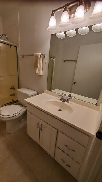 bathroom - 7131 Farralone Ave