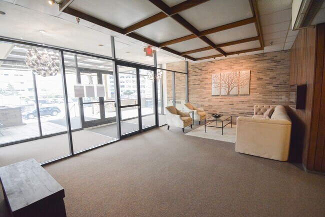 Building Photo - Furnished Unit STEPS FROM THE MAYO CLINIC FACILITIES Rochester Towers Condo For Rent!