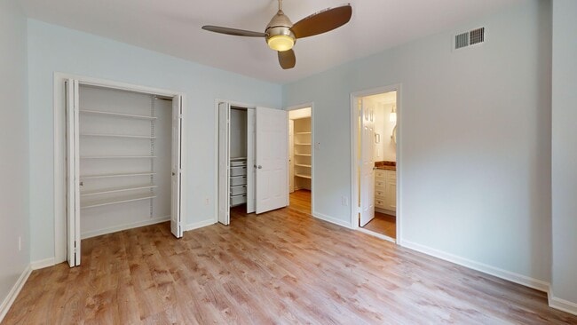 Building Photo - Rare Secluded Two Bedroom Arlington Townho...