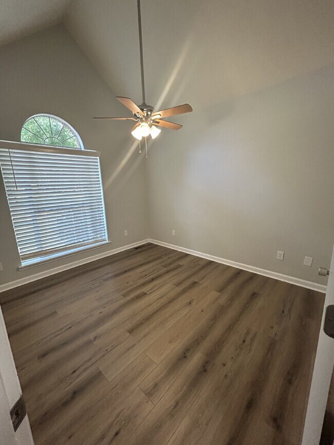 Building Photo - 158 Pennington Pl