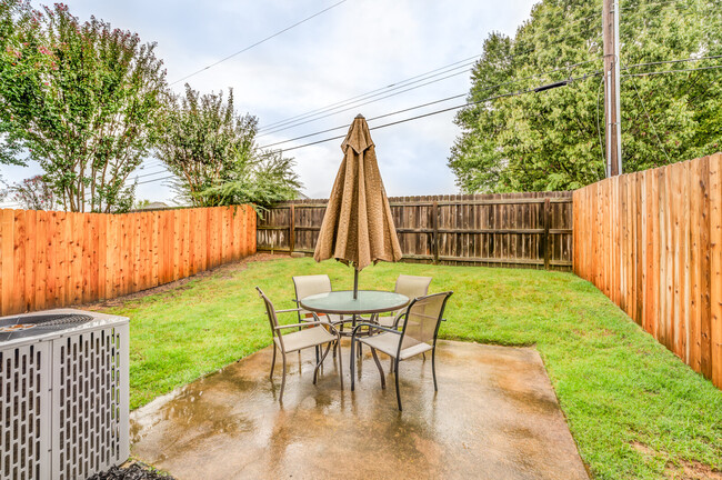 Building Photo - 1033 W Montebello Cir