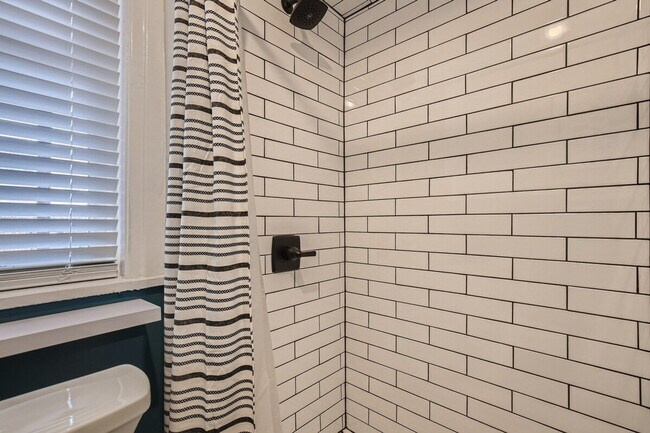 Building Photo - 1240 York St