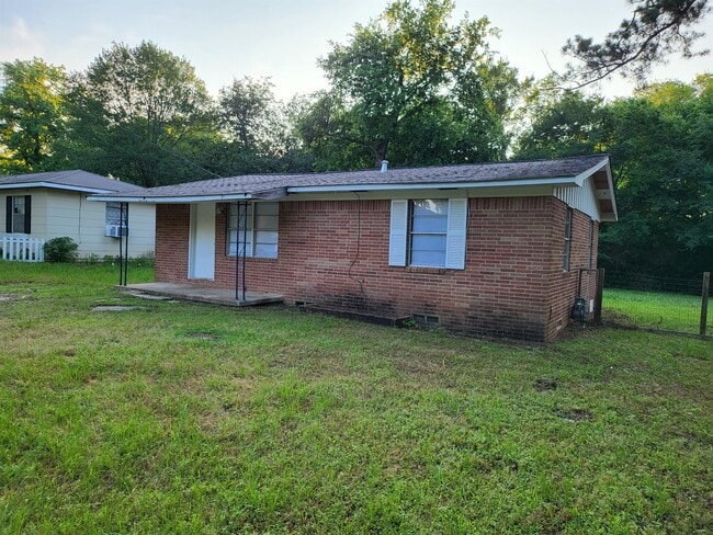 Primary Photo - 1229 Wells St