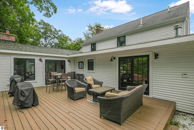 Building Photo - 7320 Peninsula Dr