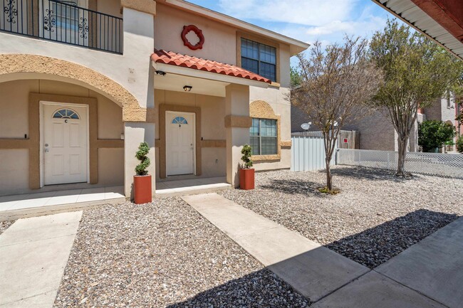 Building Photo - 113 Ramon Cardenas Dr