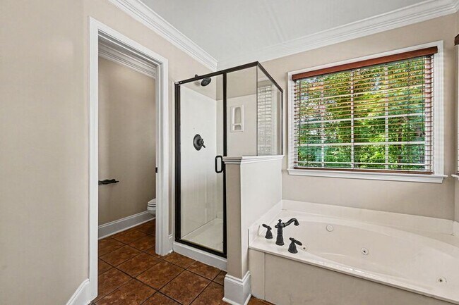 Building Photo - 10403 Persimmon Creek Dr
