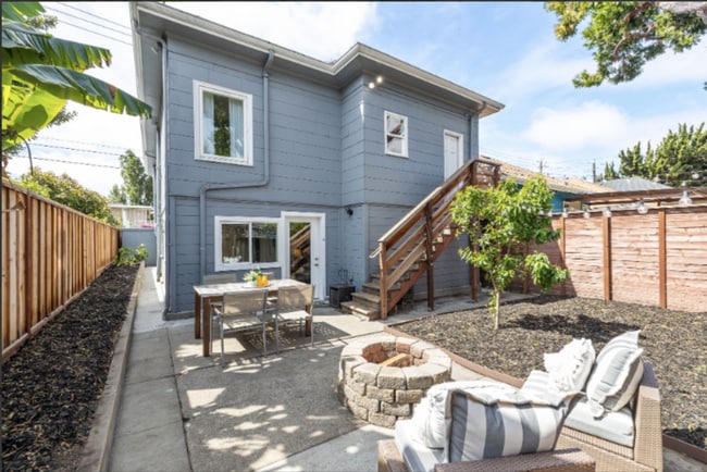 Building Photo - Private Gated Studio with Garden Access | ...