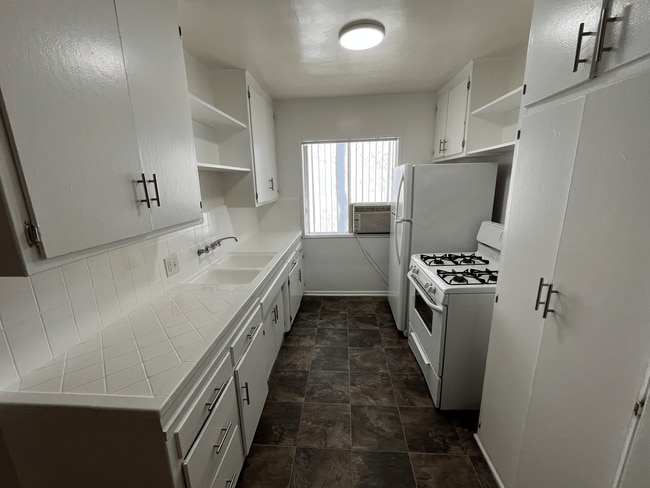 Interior Photo - 652 Veteran Ave