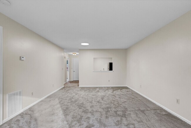 Building Photo - 42 Simsbury Landing