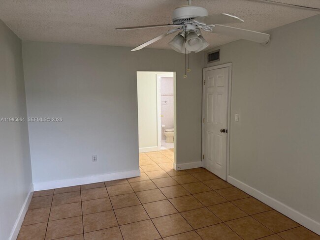 Building Photo - 10625 SW 112th Ave