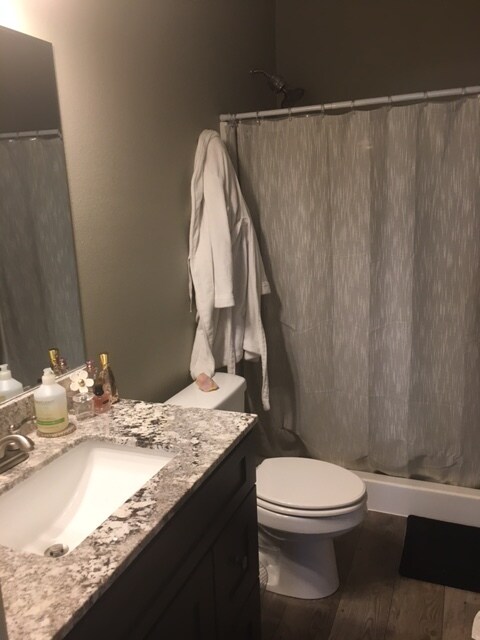 Building Photo - 1300 W Walnut St