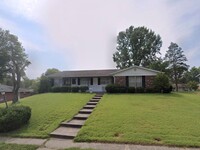 Building Photo - 113 Derbyshire Dr