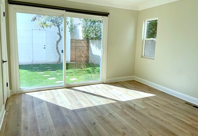 Building Photo - 421 S Wetherly Dr