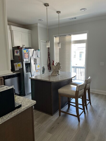 Kitchen 2 - 164 Burkitt Commons Ave