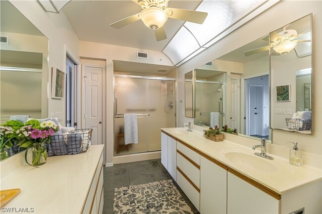 Building Photo - Pointe Royale