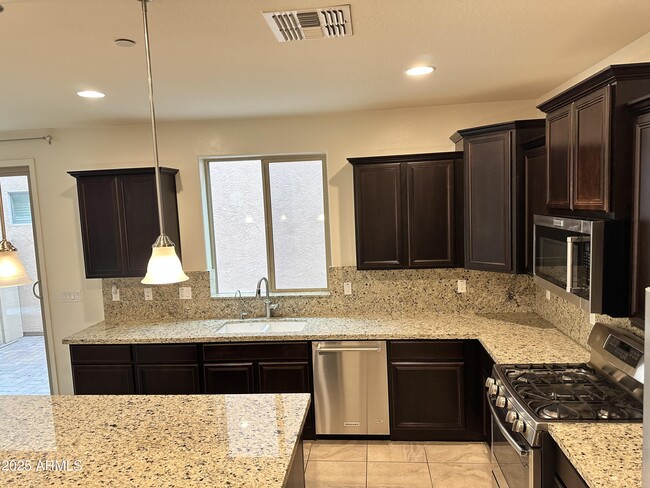 Building Photo - 9213 W Meadow Dr
