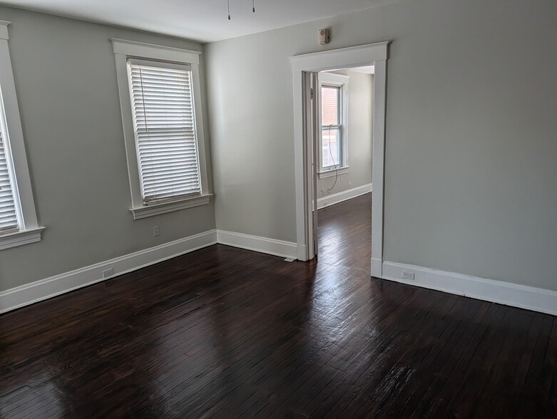 Building Photo - 6413 Vine St