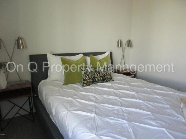 Building Photo - 646 N 10th Ave