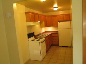 Building Photo - 605 Bremer St