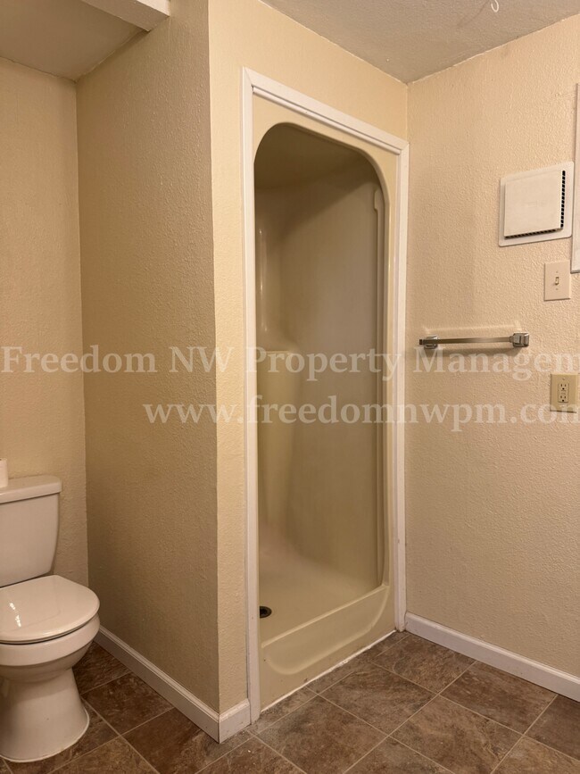 Building Photo - 4410 21st Ct SE